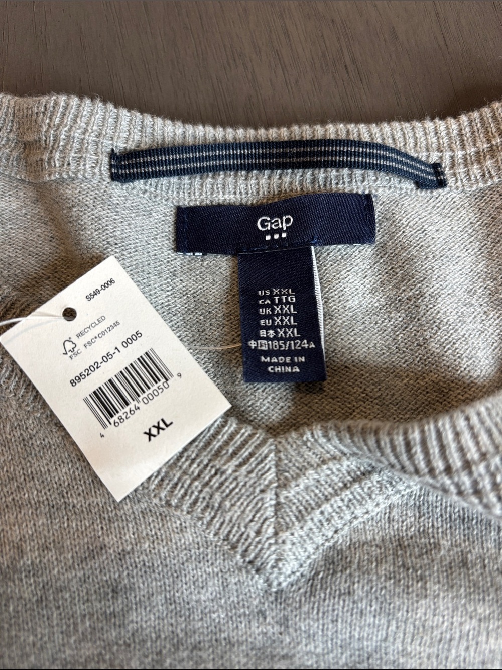 🩶GAP Men’s Lightweight V-Neck Sweater XXL NWT Light Gray Long Sleeve Classic 🩶 - Picture 3 of 9